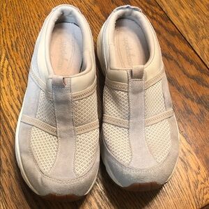 Women's Easy Spirit Argyle Mesh Clog in Beige and Gray